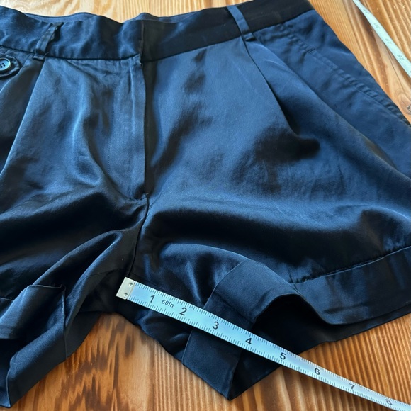 Elizabeth & James Tailored Viscose Pleated Black Shorts - Picture 4 of 7